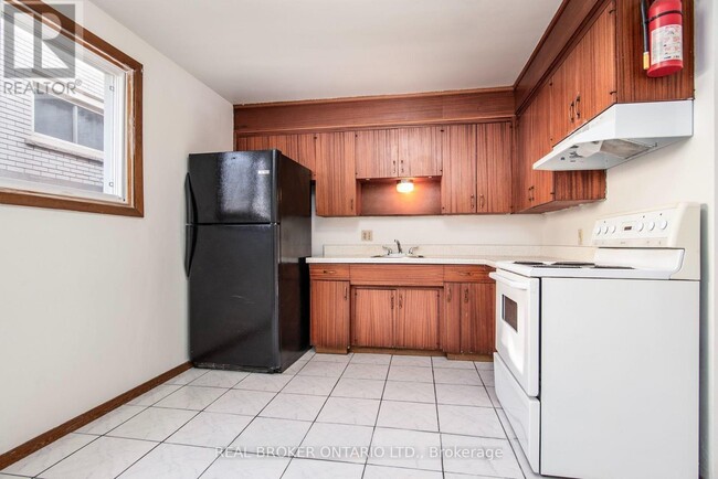 Building Photo - 374 Southill Dr