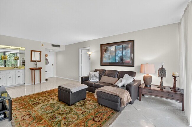 Building Photo - 6805 Willow Wood Dr