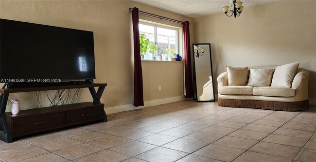 Foto del edificio - 880 E 26th St