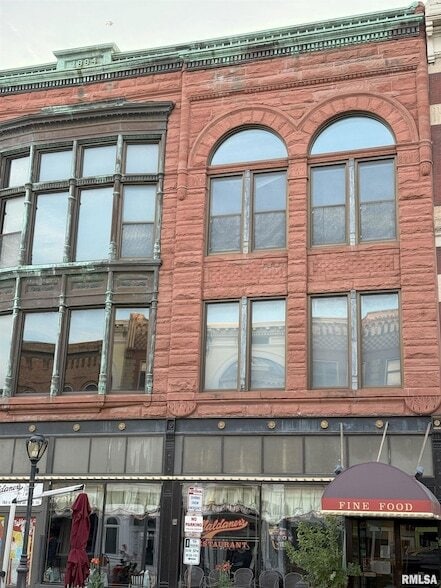 Building Photo - 226 S 6th St