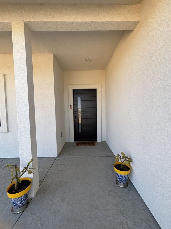 Foto del edificio - Brand New Construction....Available Soon!!!