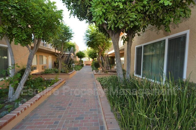 990 Ashland Ave Unit 1, Simi Valley, CA 93065 Condo for Rent in Simi