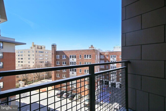 Foto del edificio - 3883 Connecticut Ave NW