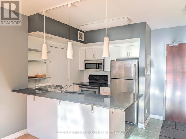 Building Photo - 200 Rideau St