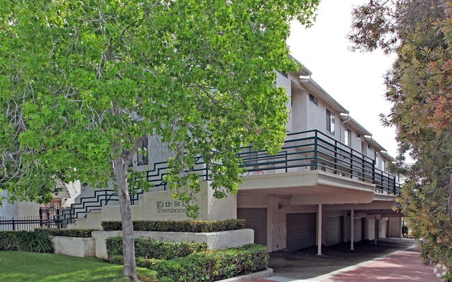 Primary Photo - 11th Street Townhomes