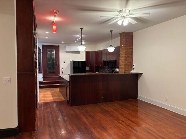 Foto del edificio - 941 W 7th St