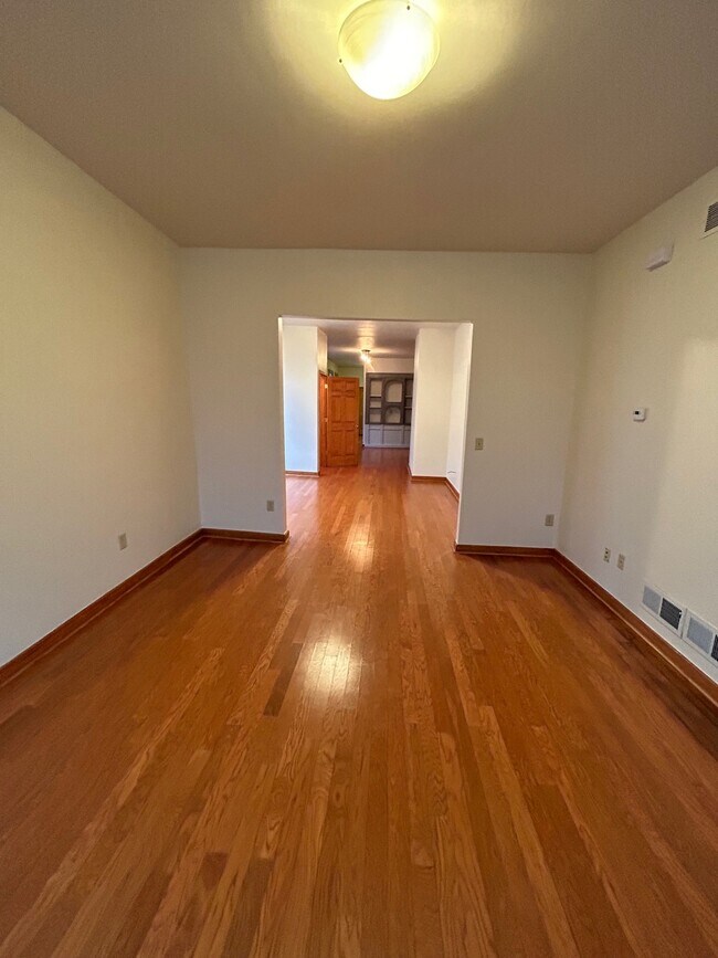 Living room - 960 N 34th St