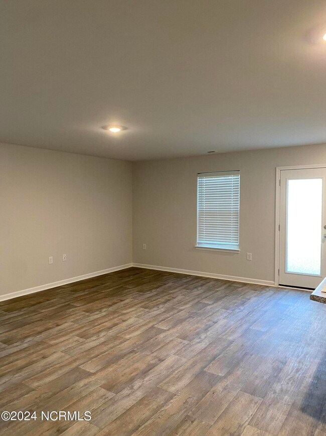 Building Photo - 1213 Riverstone Dr