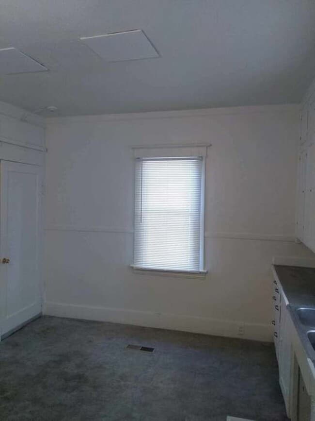 Building Photo - The HIC APARTMENTS