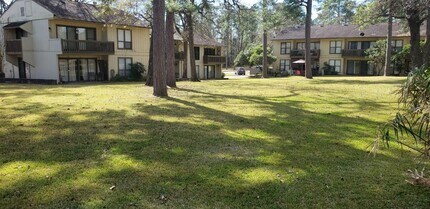 Building Photo - 15919 Golf Club Dr