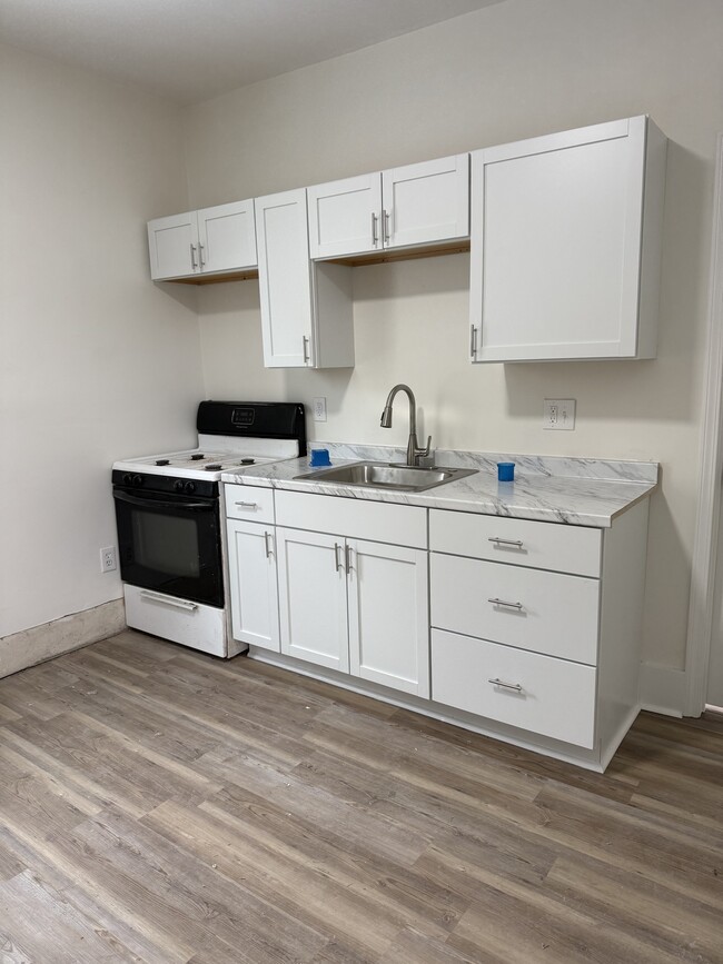 Building Photo - 809 Lamont St