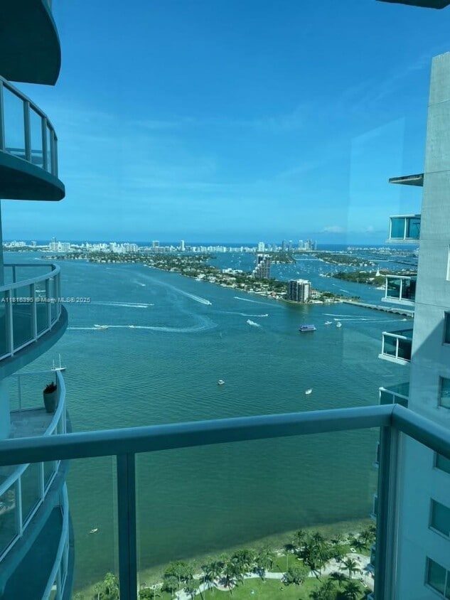 Foto principal - 1900 N Bayshore Dr