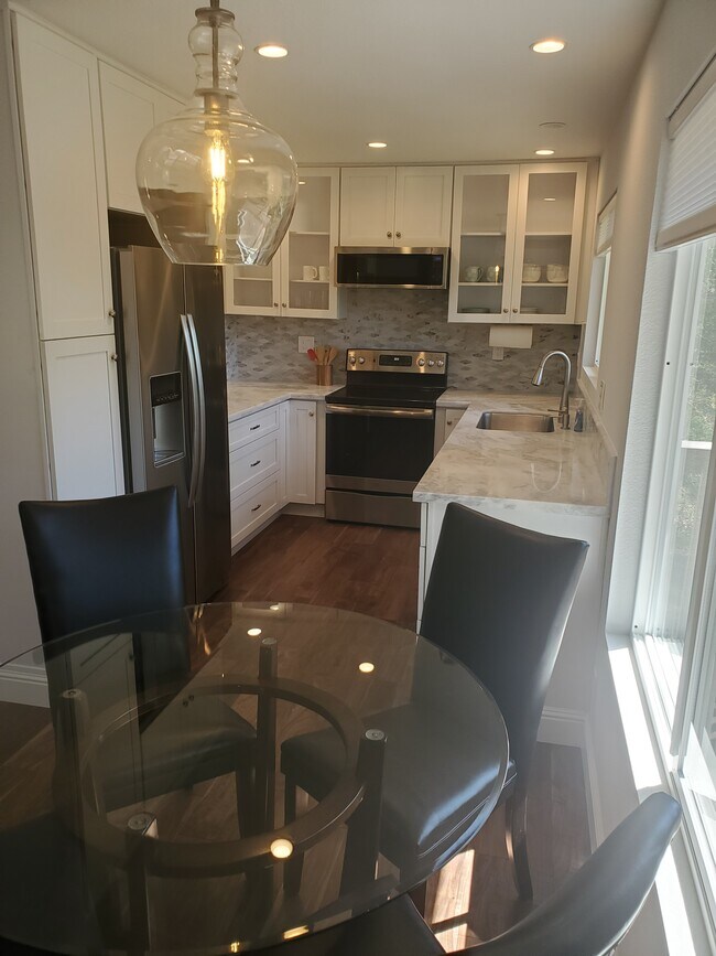 New kitchen with dishwasher. - 931 Champion Ln