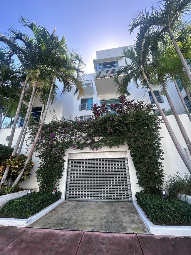 Foto del edificio - 7744 Collins Ave