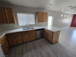 Building Photo - 5270 Paradise Skies Ave