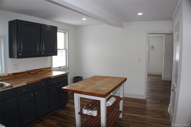 Building Photo - 1710 NY-300