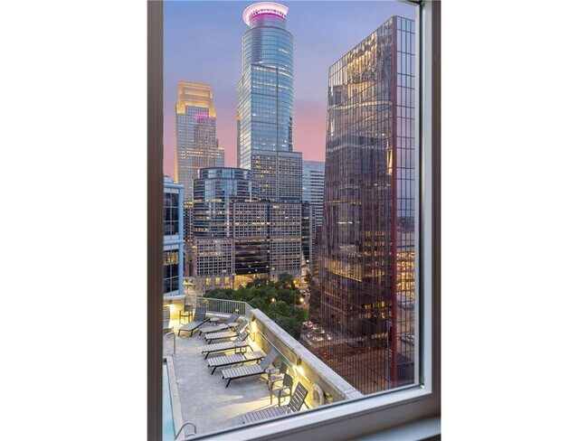 Building Photo - 433 S 7th St