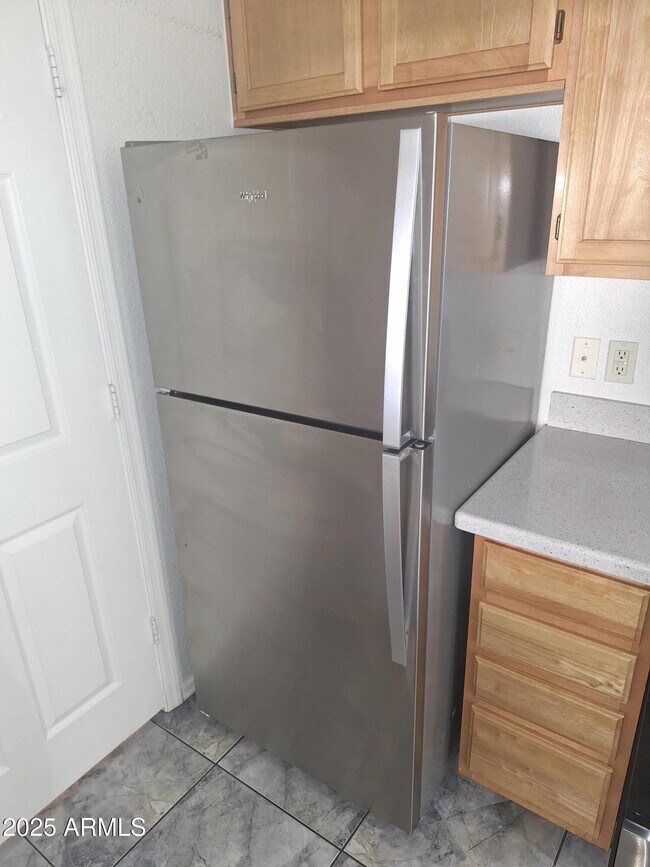 Foto del edificio - 5401 E Van Buren St