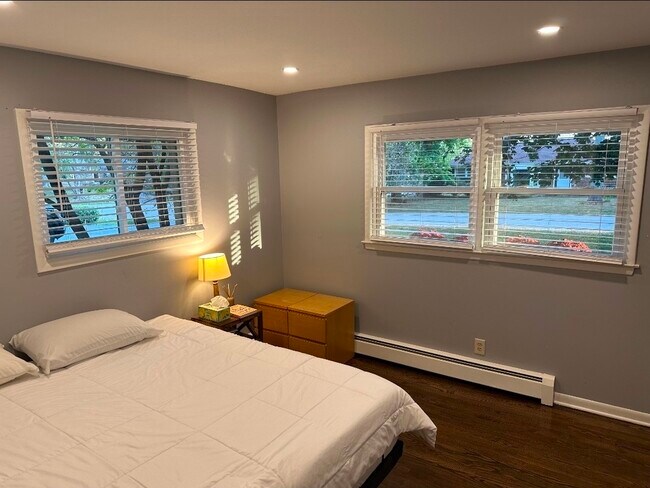 Foto del edificio - 519 Oakwood Dr