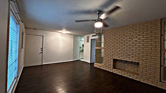 Foto del edificio - 5853 Inwood Dr