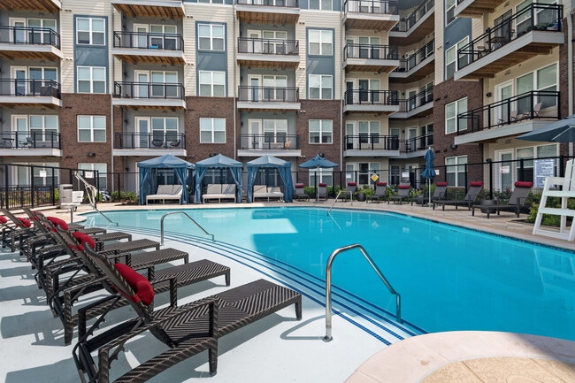 TheEmerson_EXT_Amenity_Pool_Oct2024 - The Emerson