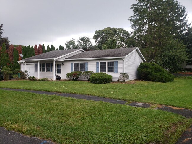 Foto del edificio - 339 Stonegate Cir S
