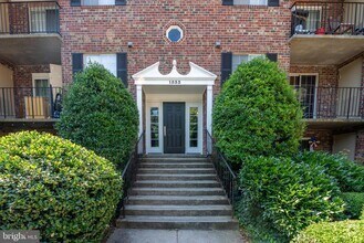 Building Photo - 1533 Colonial Dr
