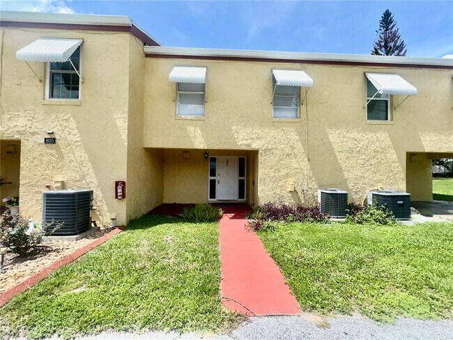 Foto del edificio - 5850 Cypress Gardens Blvd