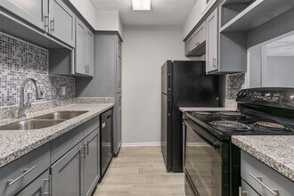 Building Photo - 8423 Hearth Dr