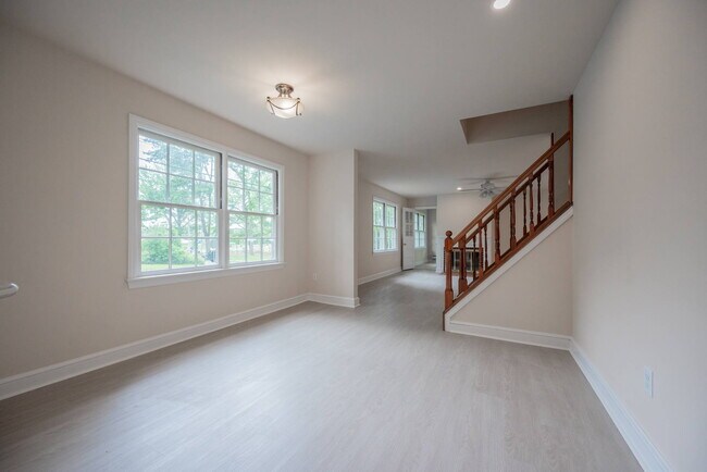 Building Photo - 24 Hillside Rd