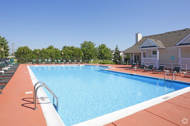 Piscina - Mallard Point Apartments