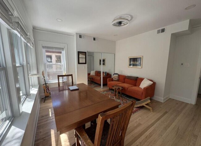 Foto del edificio - 2 bedroom in Chicago IL 60618