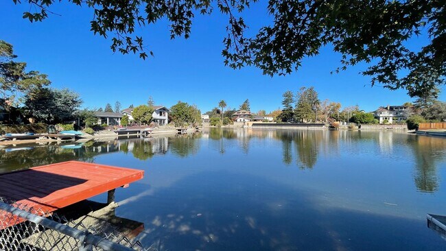 Foto del edificio - 1213 Otis Dr