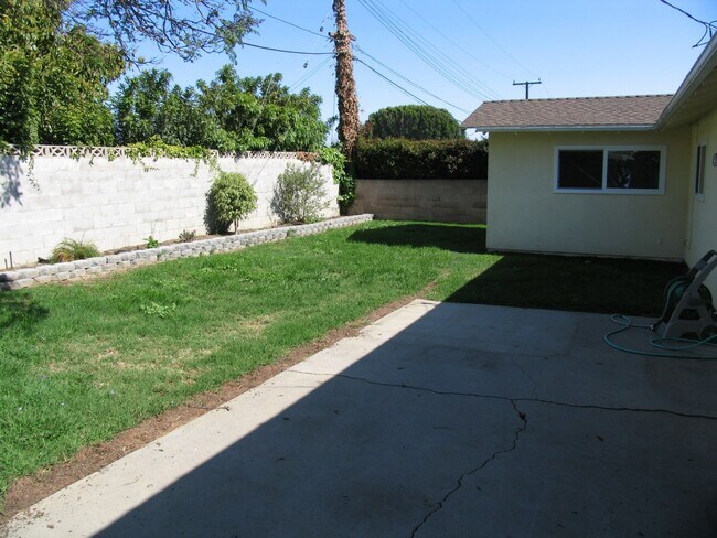 Foto del edificio - Remodeled 3 Bedroom 2 Bath Plus Office Sin...