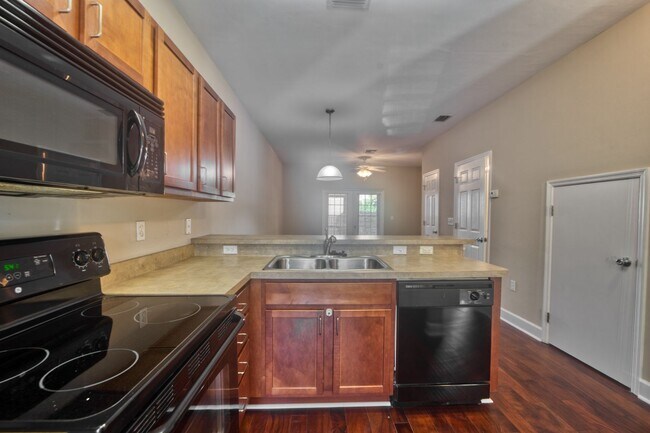 Foto del edificio - Great Location for this 2 bedroom 2 1/2 ba...