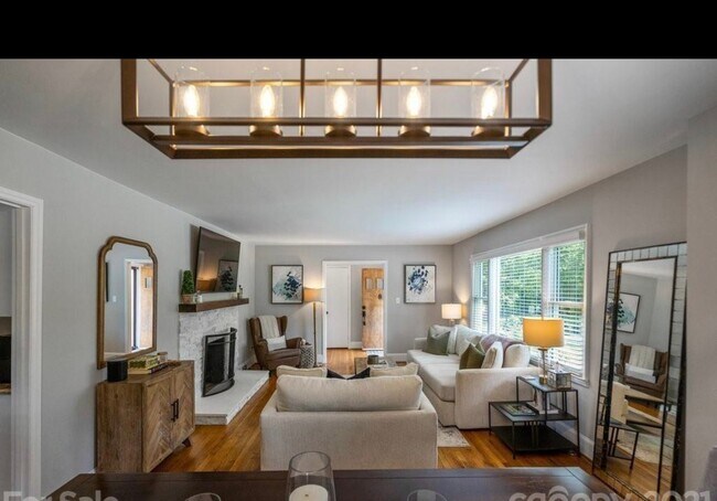 Foto del edificio - 4326 Castleton Rd