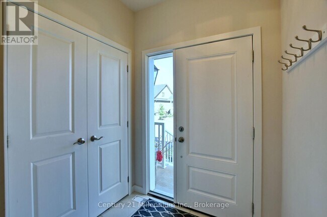 Building Photo - 349 Yellow Birch Cres