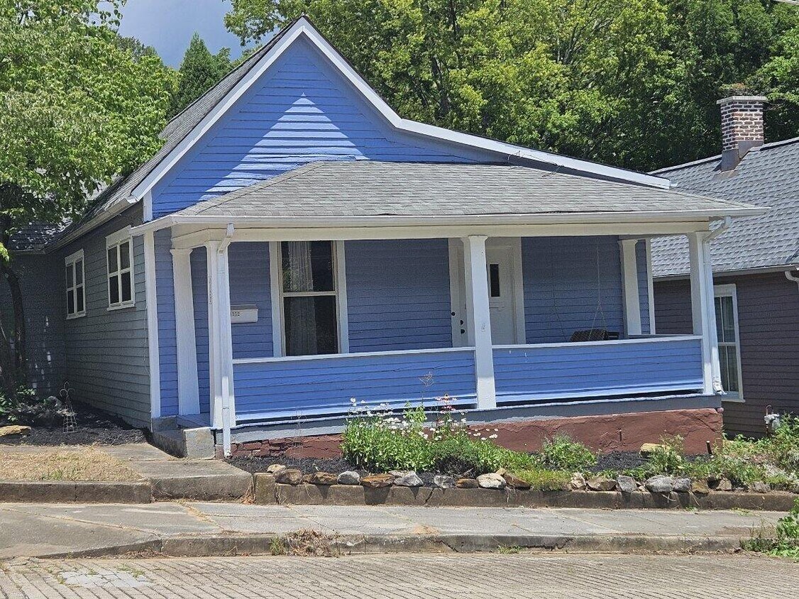 Primary Photo - 1122 Kenyon St