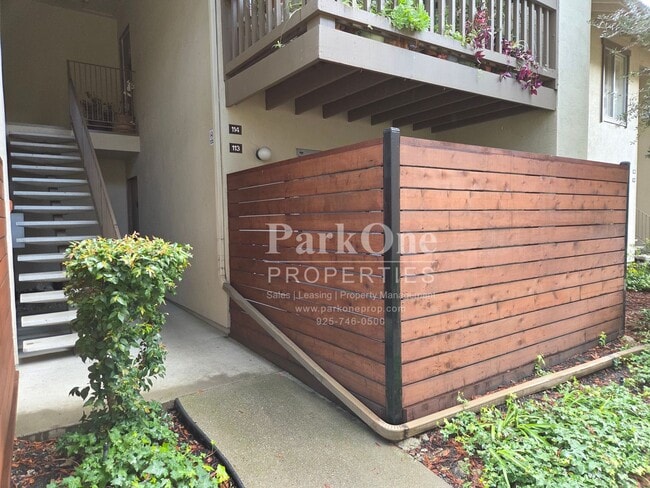 Great 1 bedroom ground floor condo. - Great 1 bedroom ground floor condo.