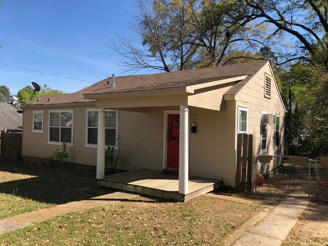 Foto del edificio - Super cute home right off of Line Avenue!