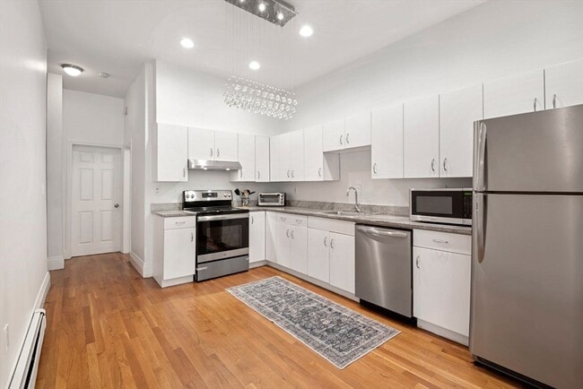 Photo - 249 Roxbury St Apartment