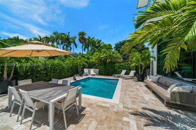 Foto del edificio - West 47th Street, Miami Beach, FL 33140 - 5 BR 5 BA single-family home