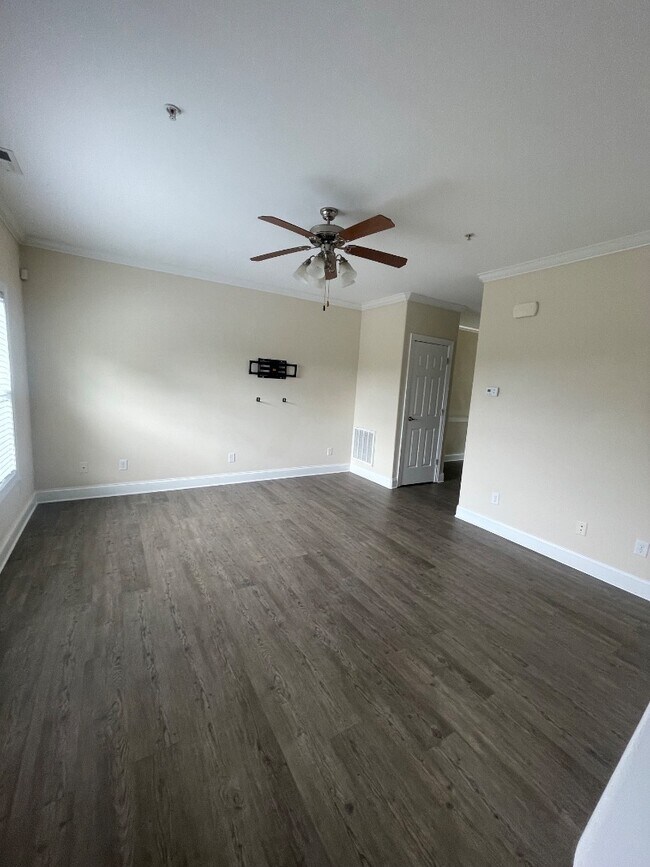 Foto del edificio - 614 N Center St