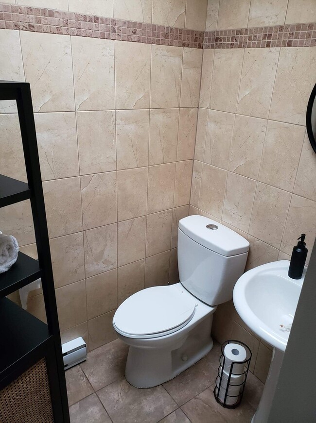 Building Photo - 7500 Rue Millet