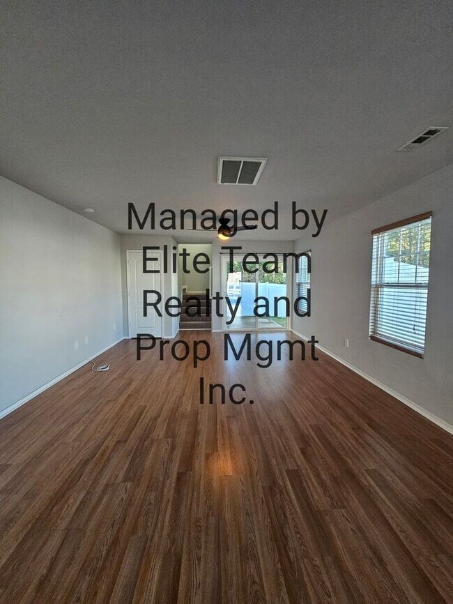 Foto del edificio - 453 Hunters Dance Rd...Catawba Village end...