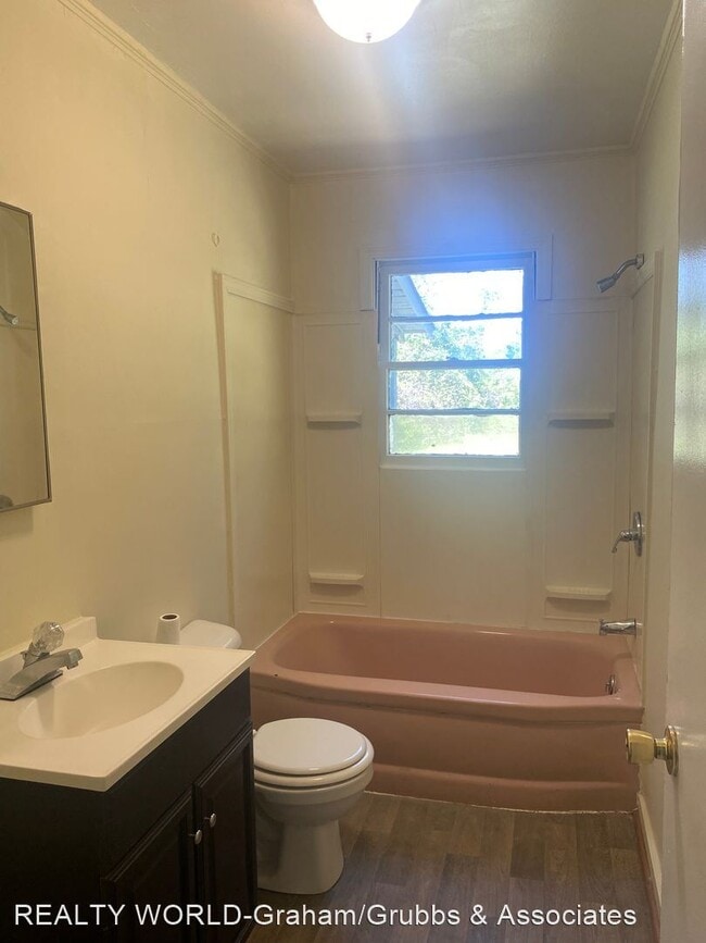 Building Photo - 3 br, 1 bath House - 23921 Riverton Rd