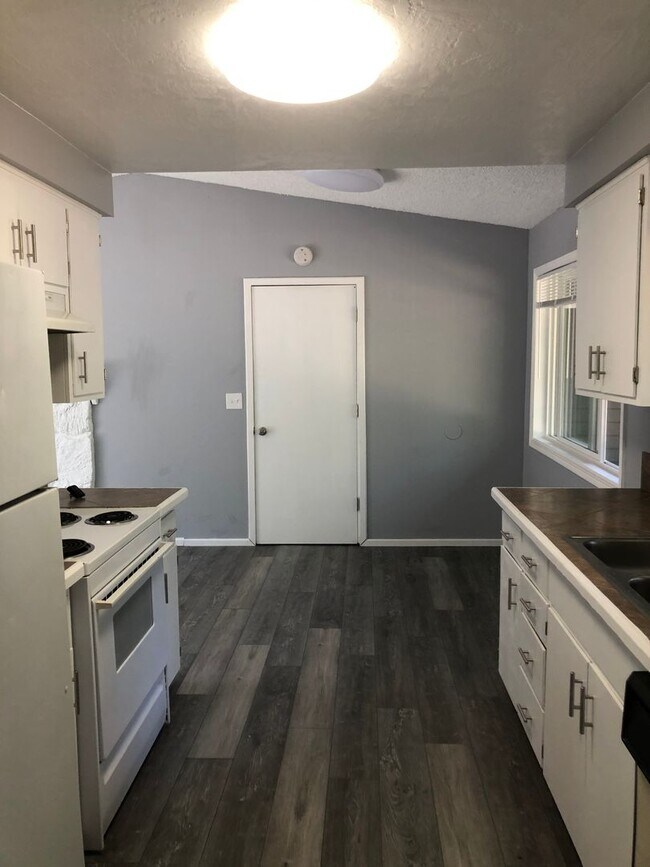 Foto del edificio - 2-Bedroom 1-Bathroom Duplex in Veneta