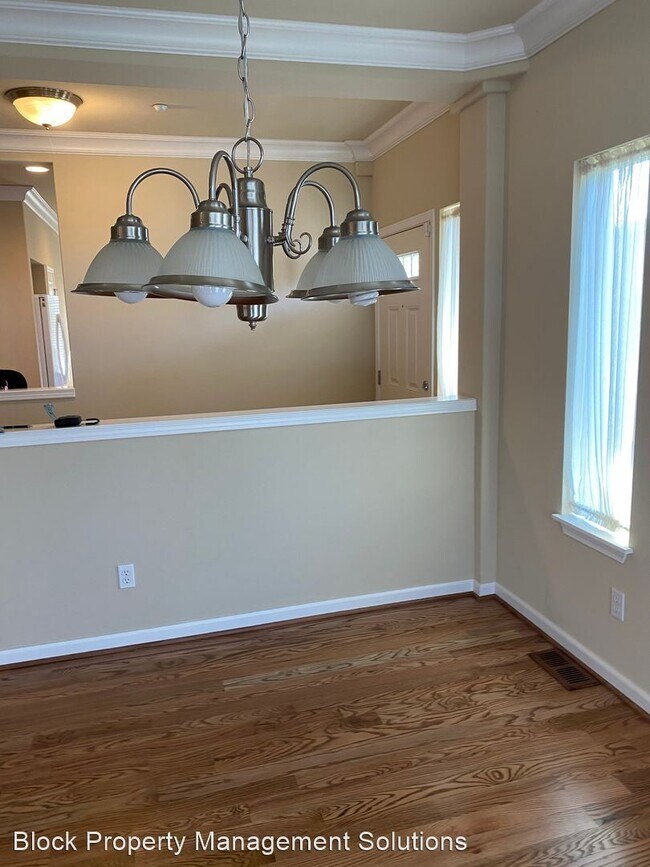 Building Photo - 2 br, 2.5 bath House - 1301 67th St SE #20 A