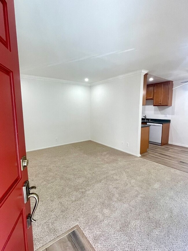 Building Photo - 1519 Armacost Ave