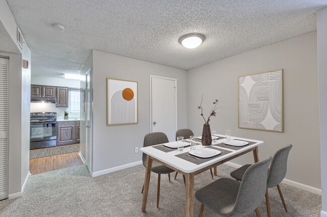 Building Photo - Landmark at Lyncrest Reserve